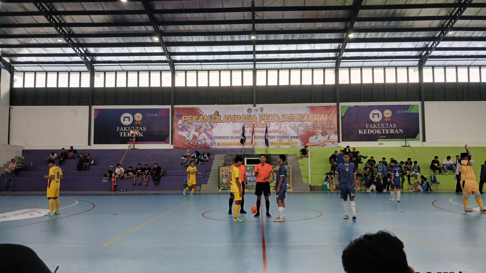 Pertandingan Day 3 SMA 10 SEMARANG vs SMK TEXMACO